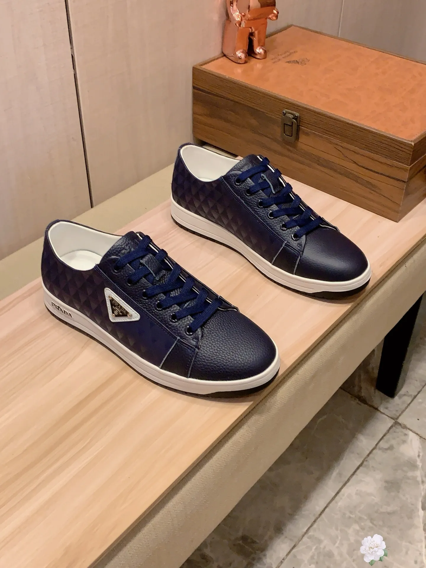 Men's Men's Shoes💰420💰💰🎩🎩[Lightning][Lightning] "PRADA*" The latest and most popular casual shoes, top brand [seduce] luxury~purchase, top~quality. [Strong] The upper is made of imported breathable cowhide with material ➕ breathable sheepskin lining (•) and fine workmanship. The original stylish and stylish soft rubber wear-resistant and non-slip outsole is light and comfortable on the feet. The real thing looks better when photographed in real life. No. 143: Code: 38-44, 45 can be customized, 3️⃣ colors are available